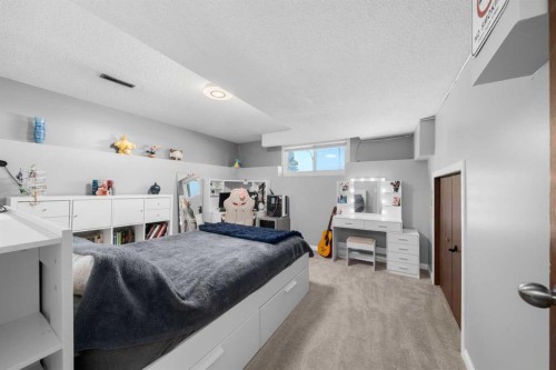 24 Cedardale Rise Sw, Calgary, AB 