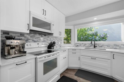 24 Cedardale Rise Sw, Calgary, AB 