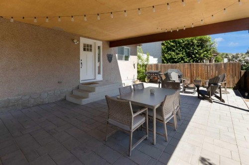 2 Crocus Crescent, Cochrane, AB 