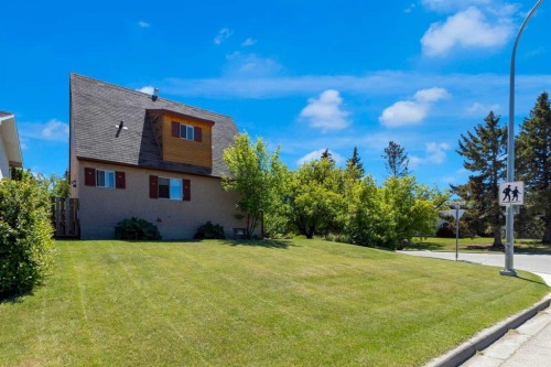 2 Crocus Crescent, Cochrane, AB 