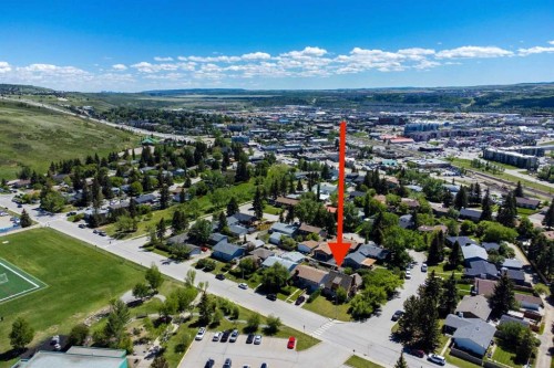2 Crocus Crescent, Cochrane, AB 