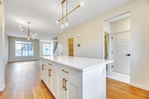 152 Annette Villas Nw, Calgary, AB 
