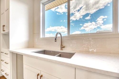 152 Annette Villas Nw, Calgary, AB 