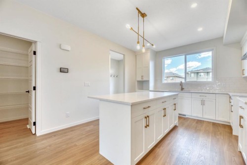 152 Annette Villas Nw, Calgary, AB 