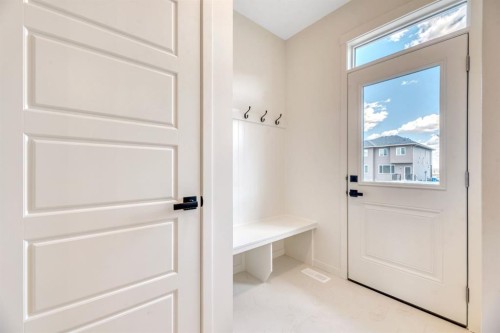 152 Annette Villas Nw, Calgary, AB 