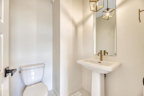152 Annette Villas Nw, Calgary, AB 