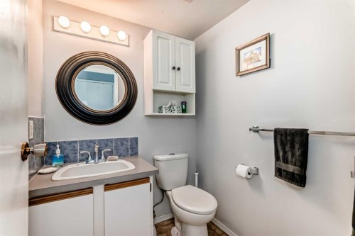 144-7172 Coach Hill Road Sw, Calgary, AB - Indoor Photo Showing Bathroom