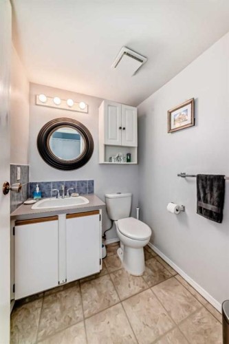 144-7172 Coach Hill Road Sw, Calgary, AB - Indoor Photo Showing Bathroom