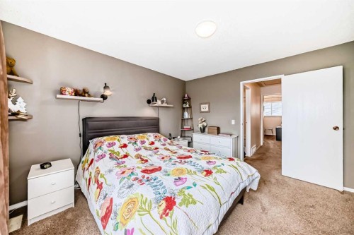 144-7172 Coach Hill Road Sw, Calgary, AB - Indoor Photo Showing Bedroom