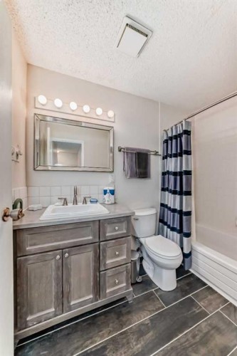 144-7172 Coach Hill Road Sw, Calgary, AB - Indoor Photo Showing Bathroom