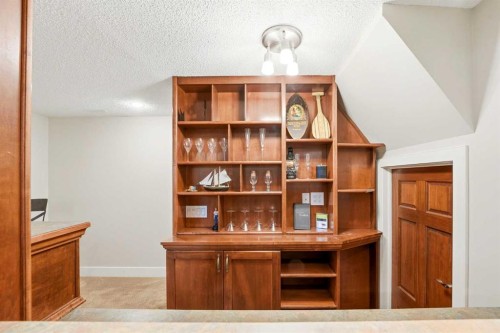 82 Springborough Point Sw, Calgary, AB 