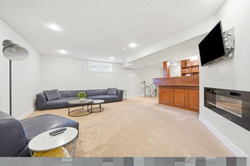 82 Springborough Point Sw, Calgary, AB 