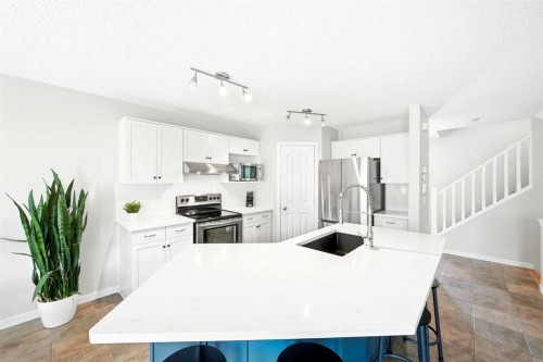 82 Springborough Point Sw, Calgary, AB 