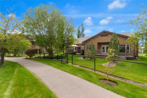8 Bridle Estates Manor Sw, Calgary, AB 