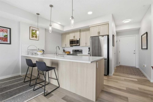 3420-33 Carringham Gate Nw, Calgary, AB - Indoor Photo Showing Kitchen With Upgraded Kitchen