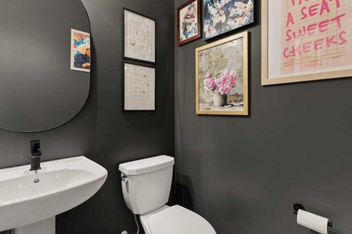 20 Wolf Creek Street Se, Calgary, AB - Indoor Photo Showing Bathroom