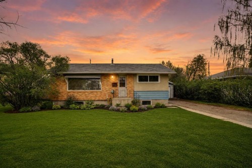 8316 43 Avenue NW Calgary, AB T3B 1X9