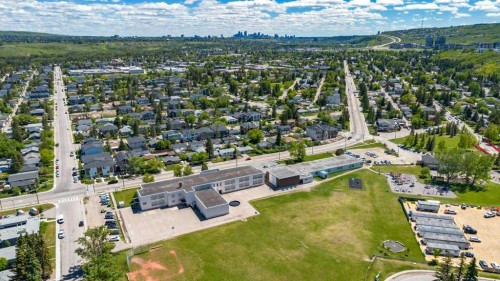 8812 46 Avenue Nw, Calgary, AB 