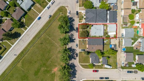 8812 46 Avenue Nw, Calgary, AB 