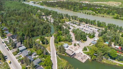 8812 46 Avenue Nw, Calgary, AB 