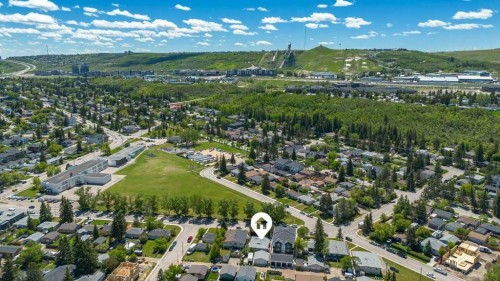8812 46 Avenue Nw, Calgary, AB 