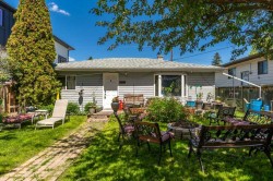 8812 46 Avenue NW Calgary, AB T3B 1Y8
