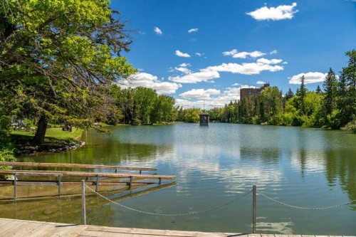 8812 46 Avenue Nw, Calgary, AB 