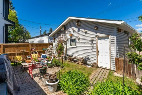 8812 46 Avenue Nw, Calgary, AB 
