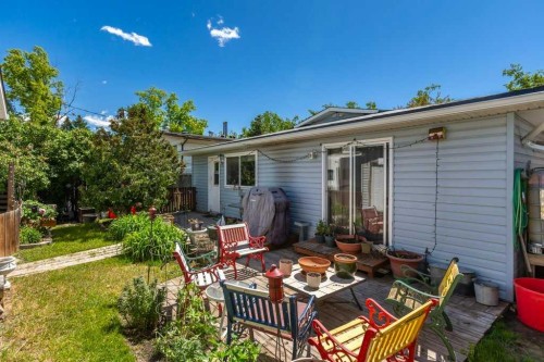 8812 46 Avenue Nw, Calgary, AB 