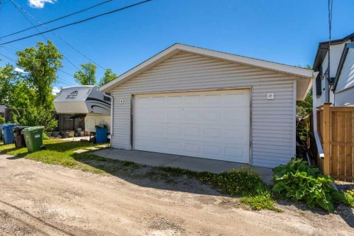 8812 46 Avenue Nw, Calgary, AB 