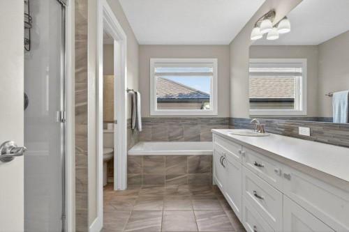 41 Drake Landing Loop, Okotoks, AB 