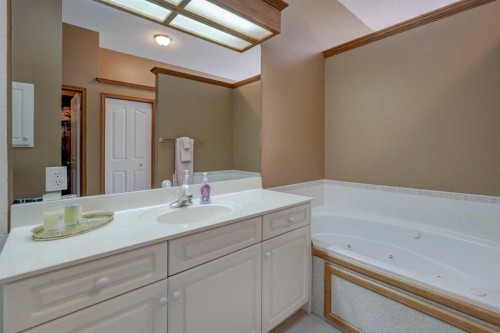10 Eagleview Heights, Cochrane, AB 
