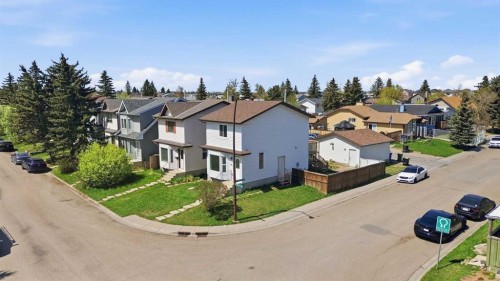 58 Taraglen Road Ne, Calgary, AB - Outdoor