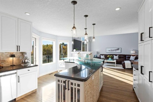 366 Patterson Boulevard Sw, Calgary, AB - Indoor Photo Showing Kitchen With Upgraded Kitchen