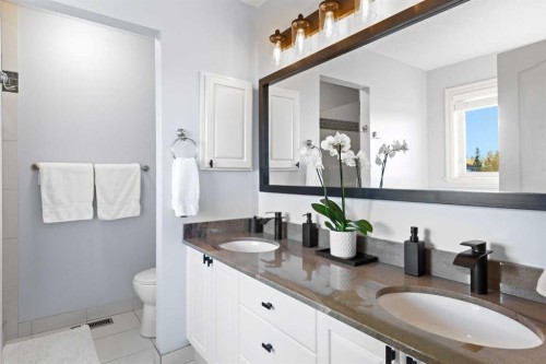 366 Patterson Boulevard Sw, Calgary, AB - Indoor Photo Showing Bathroom