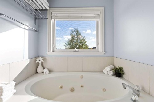 366 Patterson Boulevard Sw, Calgary, AB - Indoor Photo Showing Bathroom