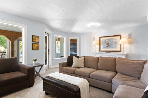 366 Patterson Boulevard Sw, Calgary, AB - Indoor Photo Showing Living Room