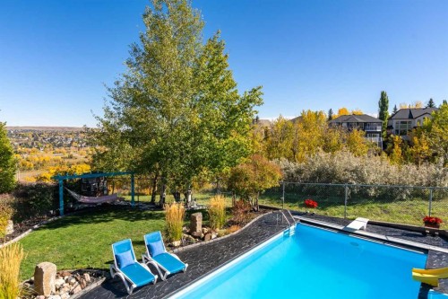 366 Patterson Boulevard Sw, Calgary, AB - Outdoor With Backyard