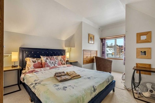 1616 3 Street Nw, Calgary, AB - Indoor Photo Showing Bedroom