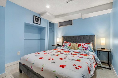 1616 3 Street Nw, Calgary, AB - Indoor Photo Showing Bedroom
