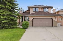 828 Douglas Woods Place SE Calgary, AB T2Z 2E9