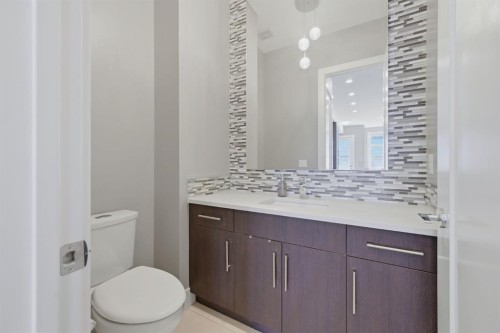 2-4620 17 Avenue Nw, Calgary, AB - Indoor Photo Showing Bathroom