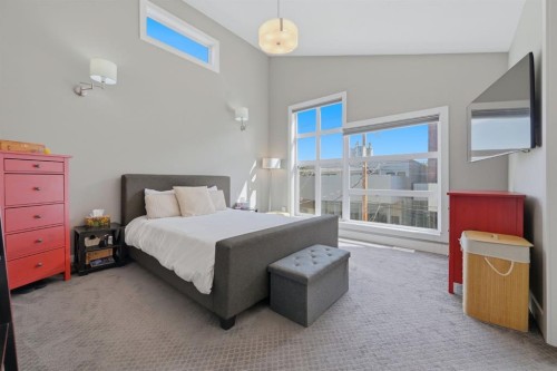 2-4620 17 Avenue Nw, Calgary, AB - Indoor Photo Showing Bedroom