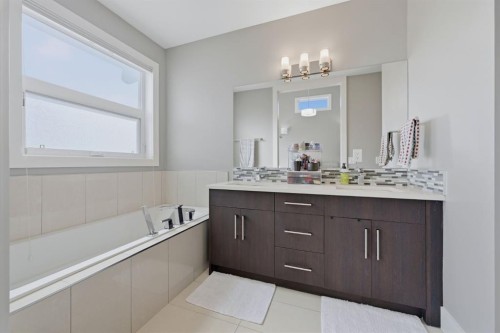 2-4620 17 Avenue Nw, Calgary, AB - Indoor Photo Showing Bathroom