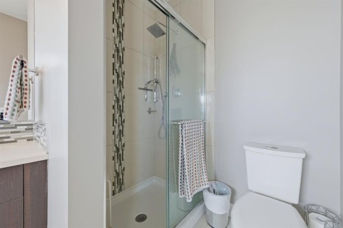 2-4620 17 Avenue Nw, Calgary, AB - Indoor Photo Showing Bathroom