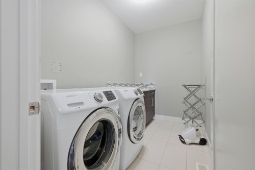 2-4620 17 Avenue Nw, Calgary, AB - Indoor Photo Showing Laundry Room