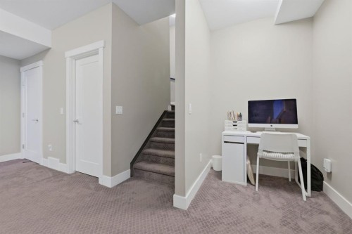 2-4620 17 Avenue Nw, Calgary, AB - Indoor Photo Showing Other Room