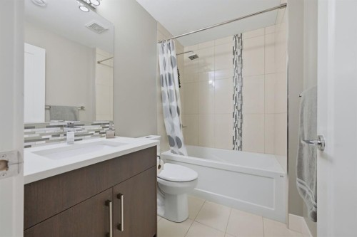 2-4620 17 Avenue Nw, Calgary, AB - Indoor Photo Showing Bathroom