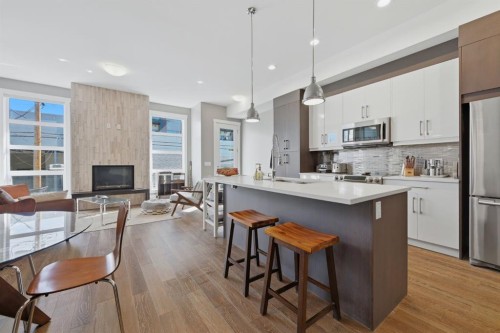 2-4620 17 Avenue Nw, Calgary, AB - Indoor Photo Showing Kitchen With Stainless Steel Kitchen With Upgraded Kitchen