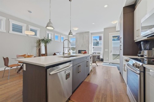 2-4620 17 Avenue Nw, Calgary, AB - Indoor Photo Showing Kitchen With Stainless Steel Kitchen With Double Sink With Upgraded Kitchen